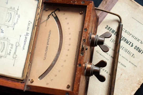 Vintage analogový ampérmetr — Stock fotografie