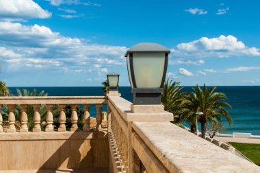 Teras denize bakan üzerinden görüntülemek