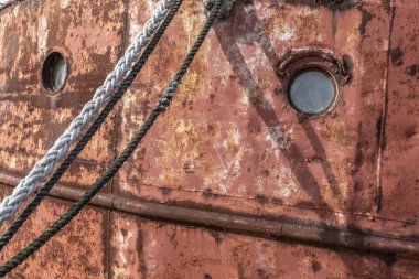  Eski paslı gemi dokusu