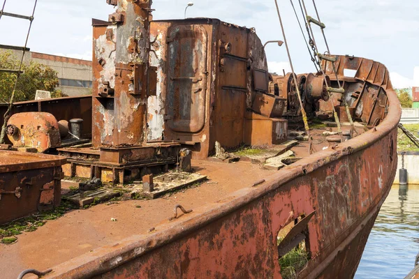 Old ship in harbor — Stock Photo, Image