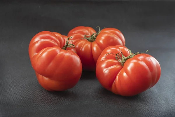 Frische rote spanische Bio-Tomaten — Stockfoto