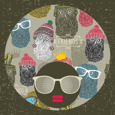 yaratıcı saç elbise ile güneş gözlüklü kız. 