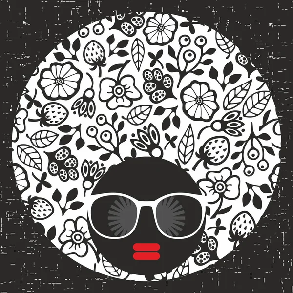 yaratıcı saç elbise ile güneş gözlüklü kız. 