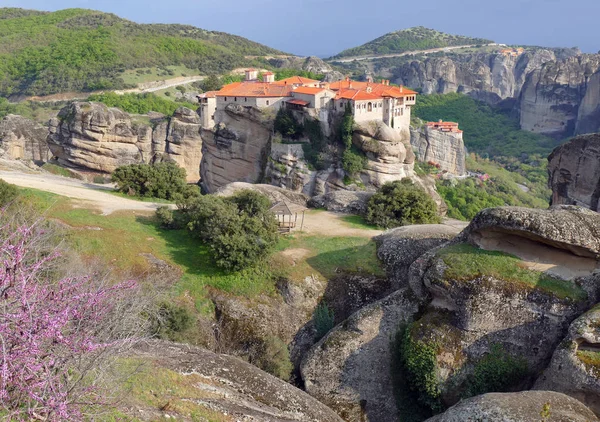 Křesťanské kláštery na vrcholy skalní útvary Meteora - Řecko. — Stock fotografie