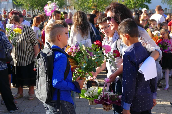 Květiny pro učitele na první školní den. — Stock fotografie