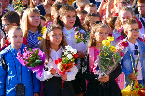 Öğretmenler ilk okul günü için çiçek.