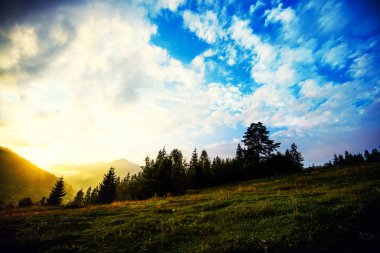 Dağlarda gün batımı