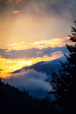 Dağlarda gün batımı