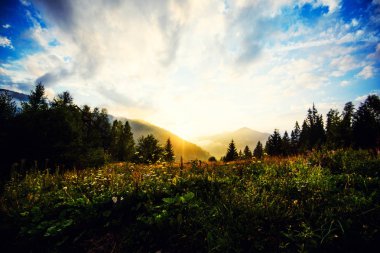 Dağlarda gün batımı