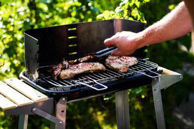 Izgara et, Barbekü. Bahar zamanı.