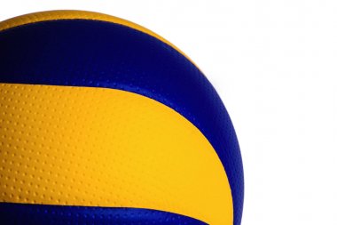 Beyaz bir arka plan üzerinde izole voleybol topu