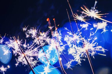 Karanlıkta parlayan Noel maytap