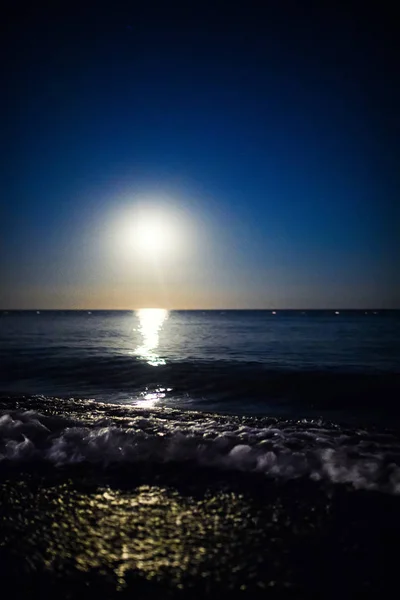 Luna Sobre Fondo Cielo Reflejado Mar Noche Romántica Mar Mediterráneo — Foto de Stock