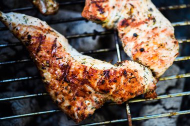 Izgara et, Barbekü. Bahar zamanı.