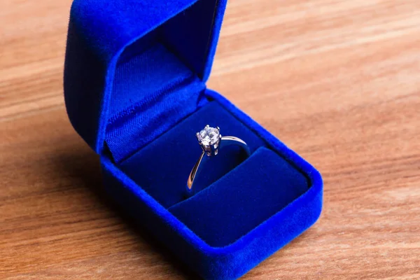 Hermoso anillo de diamante — Foto de Stock