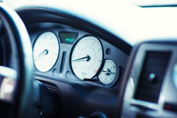 Velocímetro en el coche — Foto de Stock