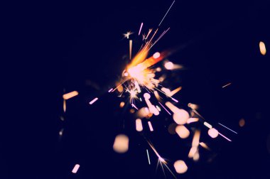 Karanlıkta parlayan Sparks