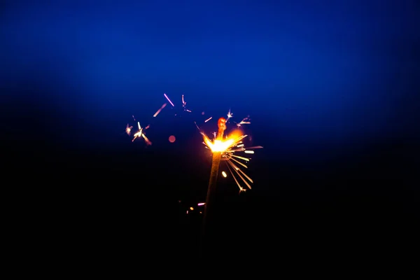 Sparks in the dark. Sparks. Christmas and New Year time. Magic l — Stock Photo, Image