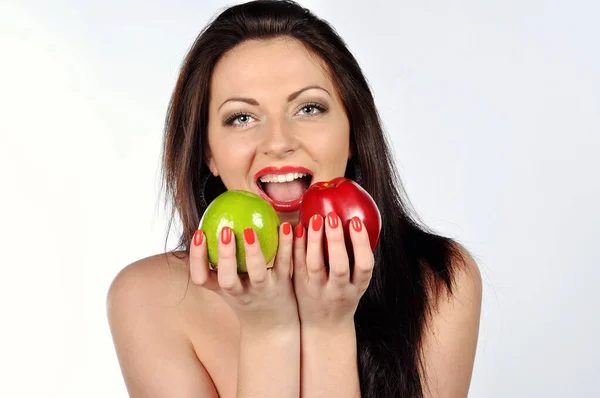 Dientes Sanos Jovencita Mordiendo Manzana Roja Verde Posando Sobre Fondo —  Fotos de Stock