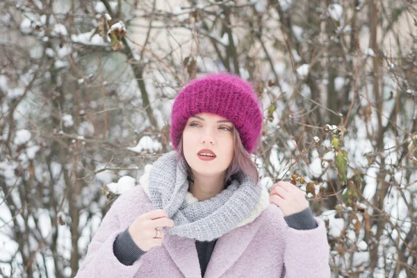 Retrato Uma Jovem Bela Menina Inverno Livre Tempo Natal — Fotografia de Stock