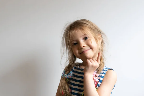 Portret Dziewczynki Koszulce Paski — Zdjęcie stockowe