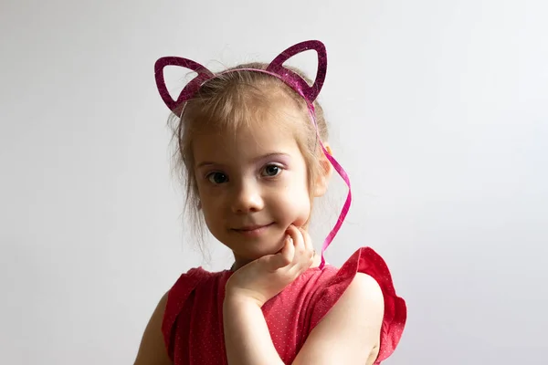 Portret Dziewczynki Kocimi Uszami — Zdjęcie stockowe