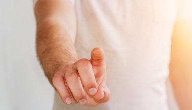 iş adamı işaret parmağı