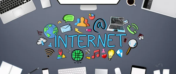 Hand dras internet presentation på office bakgrund — Stockfoto