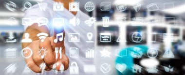 Dijital dokunmatik ekran arayüzü ile web simgesini kullanarak iş adamı