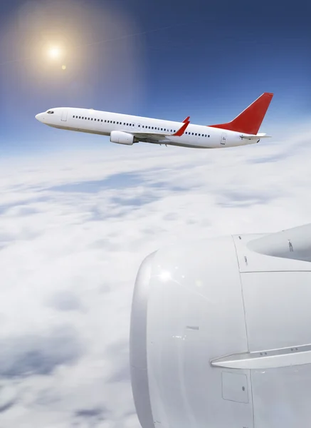 Avión volando sobre la nube — Foto de Stock