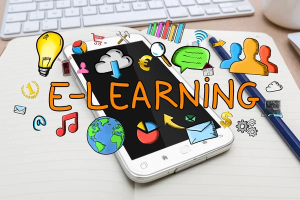 E-learning κείμενο και εικόνες σε φόντο γραφείο — Φωτογραφία Αρχείου