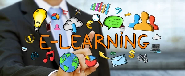 Geschäftsmann rührt handgezeichnete E-Learning-Präsentation an — Stockfoto