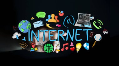 Elle çizilmiş internet tanıtımı dokunmadan adam