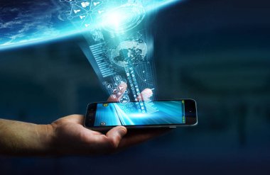 İşadamı cep telefonunu dünyaya bağlı.