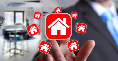 Bir daire kiralamak için modern uygulama kullanarak iş adamı