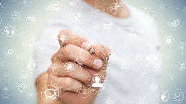 İşadamı kalem 3d rendering ile çoklu ortam ağ kullanma