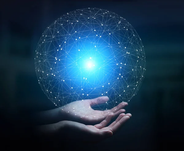 Onun parmaklarıyla veri ağı kullanarak iş kadını