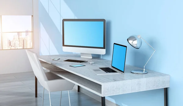 Interior de desktop azul moderno com dispositivos de renderização 3D — Fotografia de Stock