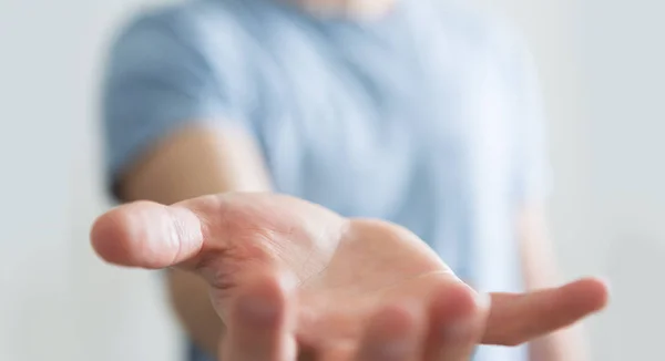 Empresario mostrando su mano vacía — Foto de Stock