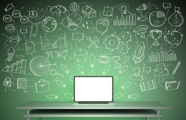 Des üzerinde yeşil bir duvara yazılmış el yazması proje sunumu