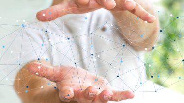 Dijital veri ağı elinde tutan işadamı