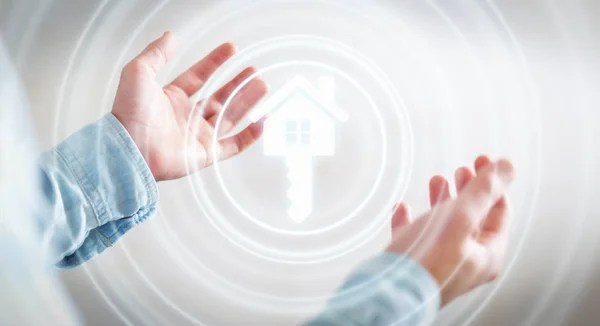 Empresario sosteniendo 3D renderizado icono de la casa en su mano — Foto de Stock