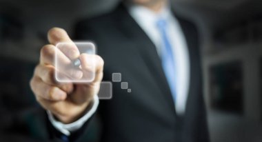 Dijital dokunsal arayüz 3 ile internette sörf işadamı