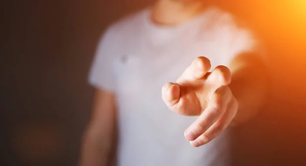 Geschäftsmann zeigt mit dem Finger — Stockfoto