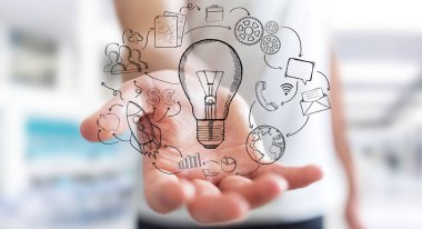 Elle çizilmiş ampul ve Multimedya simgeler tutan işadamı