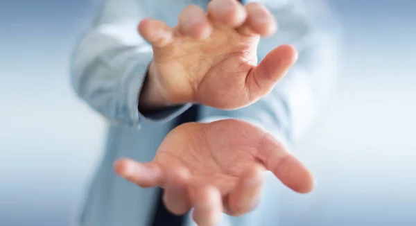 Бізнесмен показує свою порожню руку — стокове фото