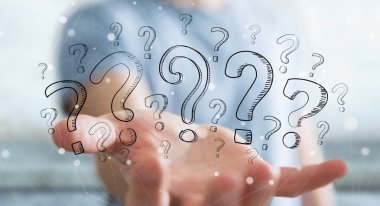 Elle çizilmiş soru işaretleri elinde tutan işadamı