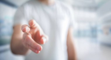 İşadamı parmağını gösterdi.