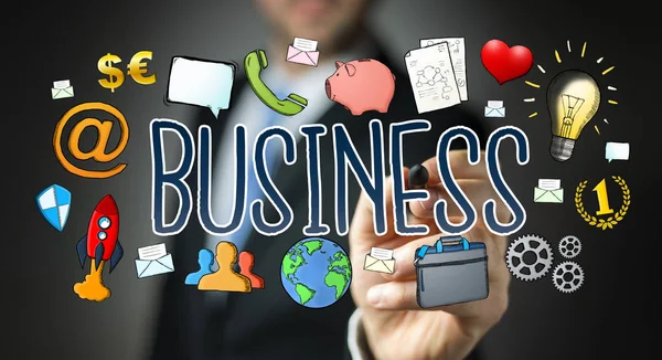 Бизнесмен рисует презентацию бизнеса вручную — стоковое фото