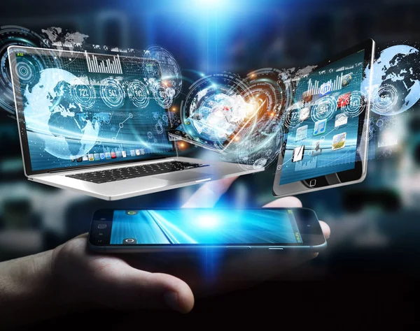Empresario que conecta dispositivos tecnológicos con su teléfono móvil 3D ren — Foto de Stock